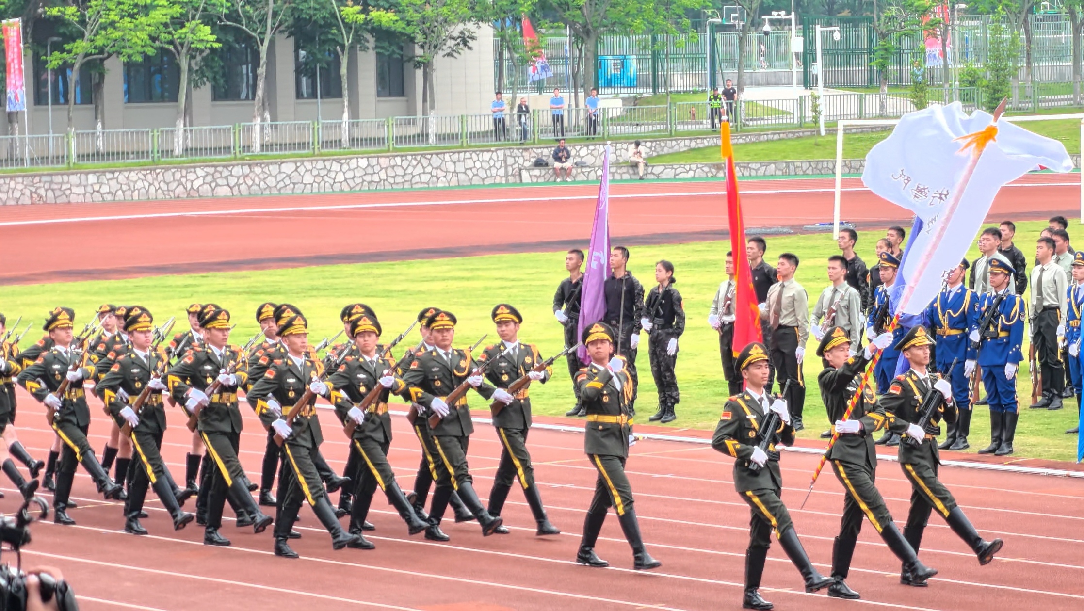 我校作為在常唯一高校參加省高校國旗護(hù)衛(wèi)隊(duì)現(xiàn)場交流展示活動(dòng)